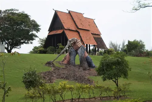 Sculpture at Lagenda Park